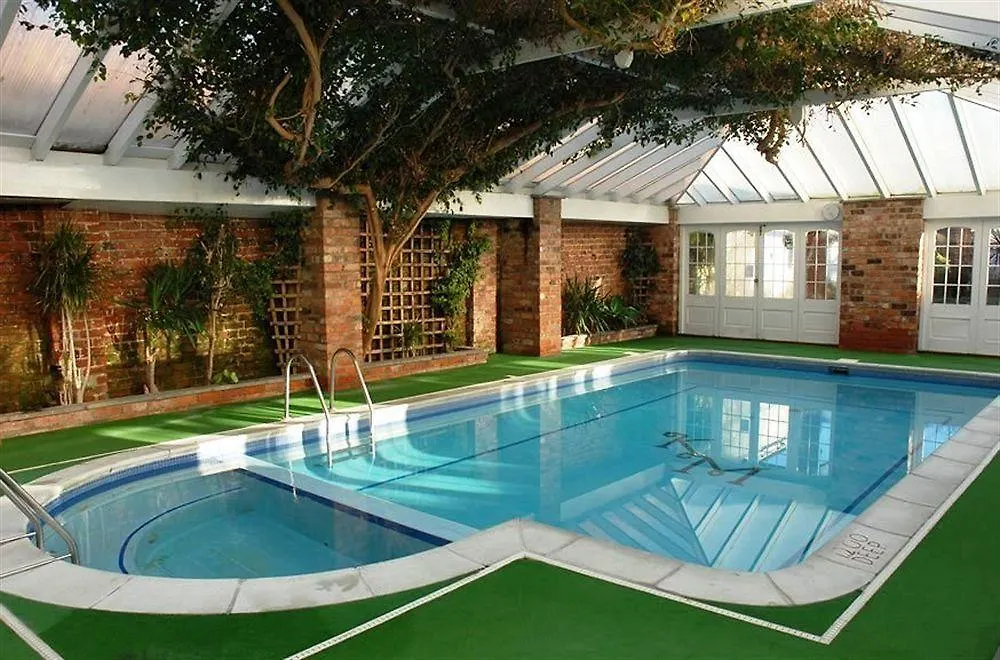 Knavesmire Manor Hotel And Leisure York 2*,