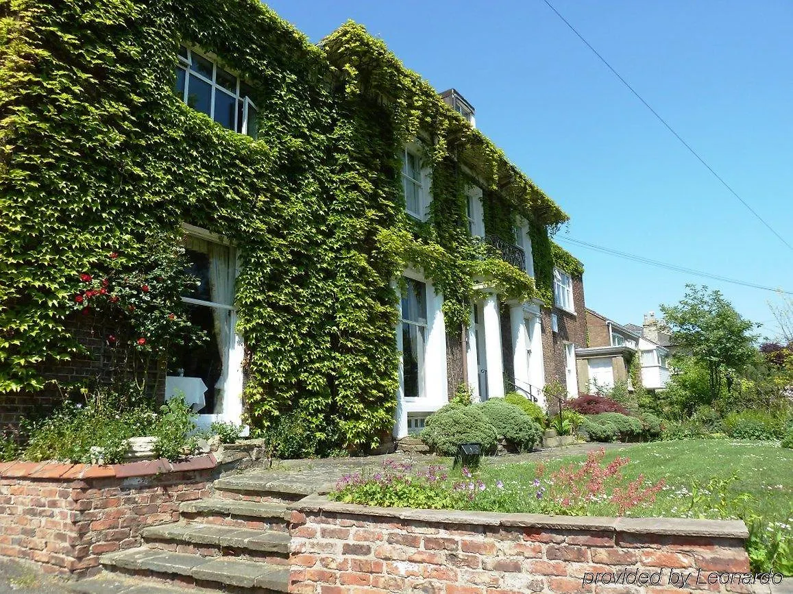 Knavesmire Manor Hotel And Leisure York